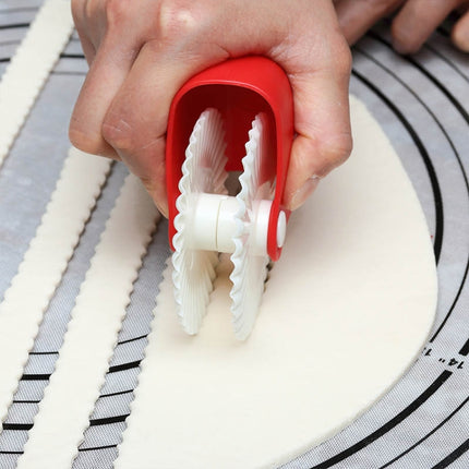 Baking Tools Pasta Cutting Wheel Hemming Wheel Manual Noodle Cutter Roller Knife Creative Kitchen Gadgets(Point Cut)-garmade.com