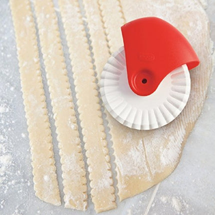 Baking Tools Pasta Cutting Wheel Hemming Wheel Manual Noodle Cutter Roller Knife Creative Kitchen Gadgets(Dough Roll)-garmade.com
