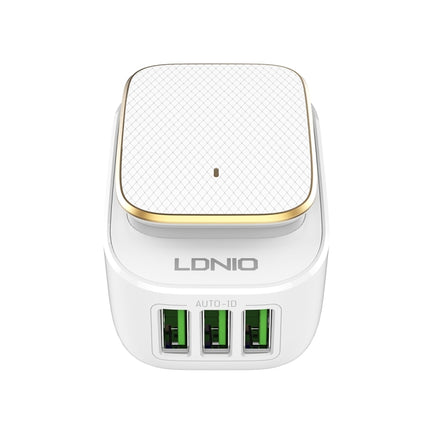 LDNIO A3305 3.4A 3 USB Interfaces Travel Charger Mobile Phone Charger, Support Touch LED Night Light, with 8 Pin Data Cable, EU Plug-garmade.com