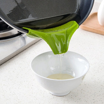 2 PCS Silicone Anti Spill Liquid Funnel Pots and Pans Round Mouth Edge Diverter(Green)-garmade.com