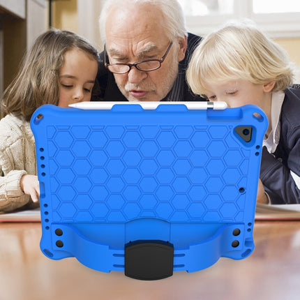 For iPad Air / Air 2 / Pro 9.7 / iPad 9.7 (2017) / iPad 9.7 (2018) Honeycomb Design EVA + PC Four Corner Shockproof Protective Case with Straps(Blue+Black)-garmade.com