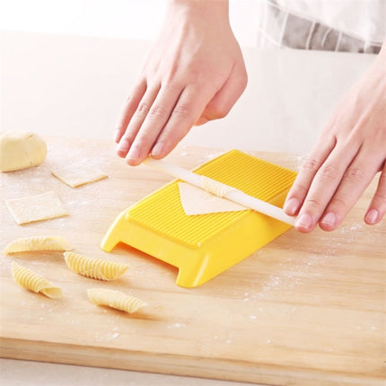 2 PCS Plastic Pasta Macaroni Board Spaghetti Maker Rolling Pin Mold Kitchen Tool(Yellow)-garmade.com