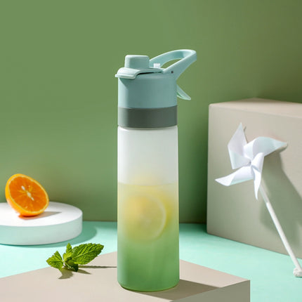 501-600ml Gradient Color Fog Surface Spray Water Cup Outdoor Sports Bottle(Green)-garmade.com